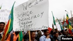 Para aktivis oposisi Ethiopia melakukan aksi unjuk rasa di ibukota Addis Ababa (foto: dok). AS mengritik tindakan keras Ethiopia terhadap orang-orang yang memperjuangkan perbedaan pendapat.