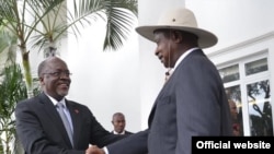 Rais Museveni na Rais Magufuli