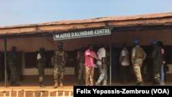 La mairie d’Alindao, à 400 km au sud-est de Bangui, Centrafrique, 29 novembre 2018. (VOA/ Felix Yepassis-Zembrou)
