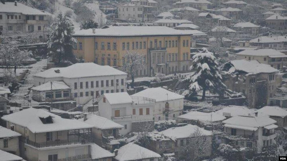 Dimri “zbulon” në Shqipëri mungesën e investimeve në shkolla