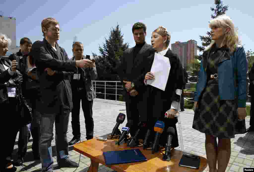 Ukrainian presidential candidate Yulia Tymoshenko speaks during a briefing in Luhansk, eastern Ukraine April 24, 2014. 