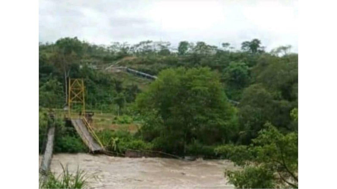 Jembatan gantung yang putus di Desa Manau 9 II, Kecamatan Padang Guci Hulu, Kabupaten Kaur, Provinsi Bengkulu, Senin 20 Januari 2020. (Foto: Basarnas Bengkulu).