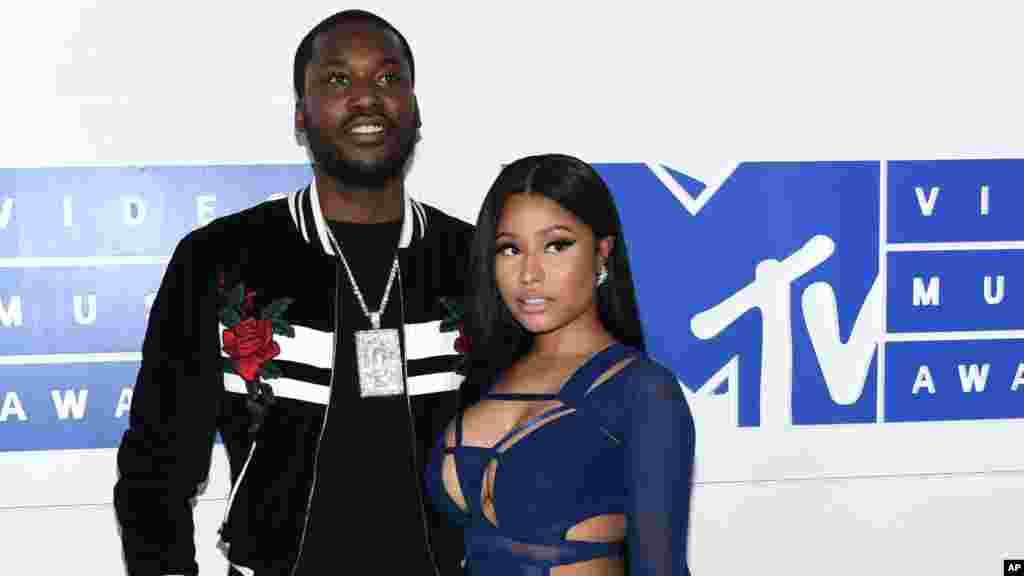 Meek Mill, et sa petite amie Nicki Minaj arrivent au Madison Square Garden le 28 août 2016, à New York.