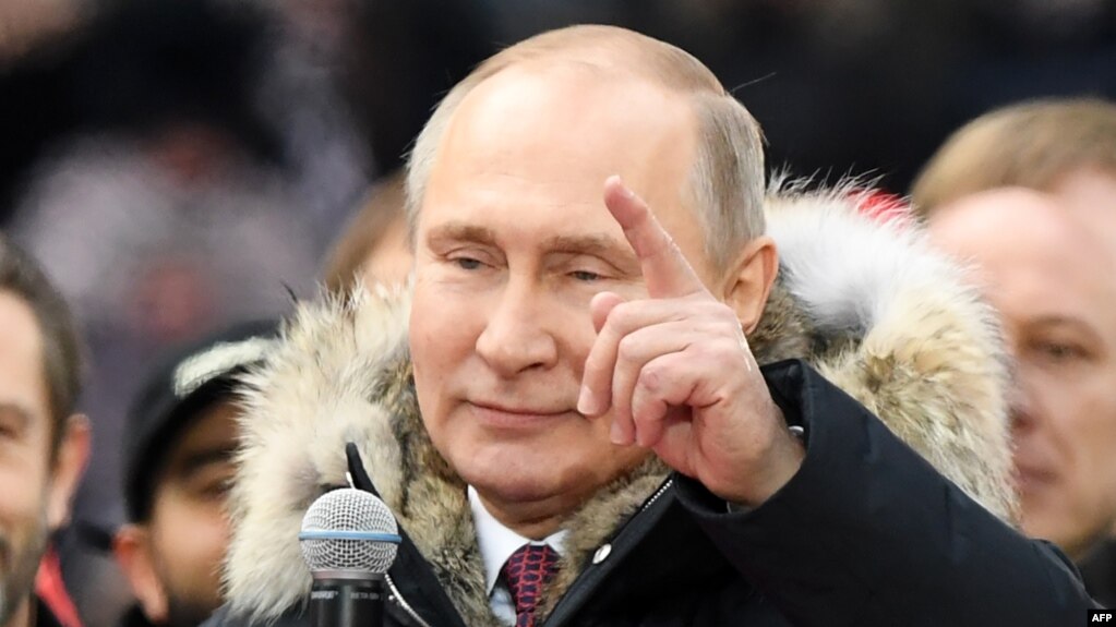 Le président Vladimir Poutine, au cours d'un rassemblement de campagne pour la prochaine présidentielle, au stade Luzhniki, Moscou, 3 mars 2018.