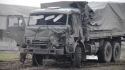 Zaplenjena ruska vojna vozila kod Harkova