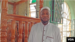 Dr. Ramadan Jalloh, Imam at Jam'iyatul Haq mosque, Freetown, Sierra Leone, May 10, 2015. (N. deVries/VOA)