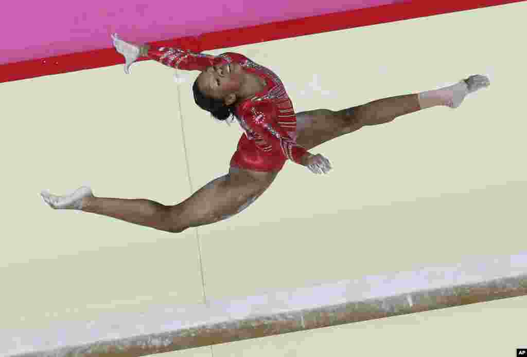 US gymnast Gabrielle Douglas performs on the balance beam during the Artistic Gymnastic women's team final at the 2012 Summer Olympics in London, July 31, 2012.