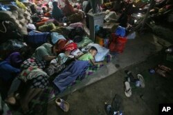 Earthquake survivors sleep on the ground at a temporary shelter in Ulim, Aceh province, Indonesia, Dec. 8, 2016. Thousands of people in the Indonesian province of Aceh took refuge for the night in mosques and temporary shelters after a strong earthquake Wednesday.