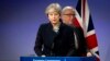 ترزا می نخست وزیر بریتانیا (جلو) و ژان کلود یونکر رئیس کمیسیون اروپا در نشست خبری پس از مذاکرات برگزیت در بروکسل - ۱۳ آذر ۱۳۹۶ 