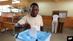 A man casts his ballot at a voting station in Kicolo, Luanda, Angola, August 31, 2012.