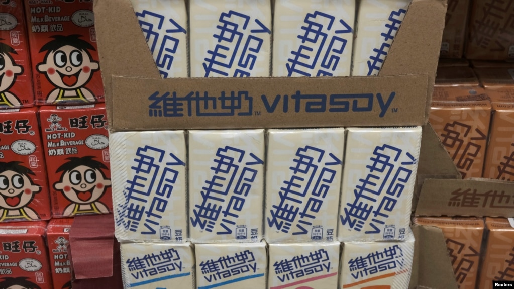 香港一家超市货架上的维他奶 （2021年7月5日）(photo:VOA)