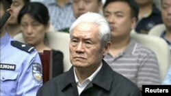 前中共政法委書記周永康2015年6月11日在天津一家法庭受審。