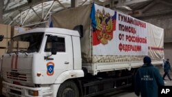 Вантажівка з невідомим вмістом з конвою, надісланого Росією в Східну Україну. Макіївка, 30 листопада 2014 р.