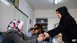 در این همه پرسی، ۵۵ میلیون نفر واجد شرایط رای دهی است