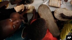 Des élèves dans une école coranique à Dakar, au Sénégal, le 31 août 2010.