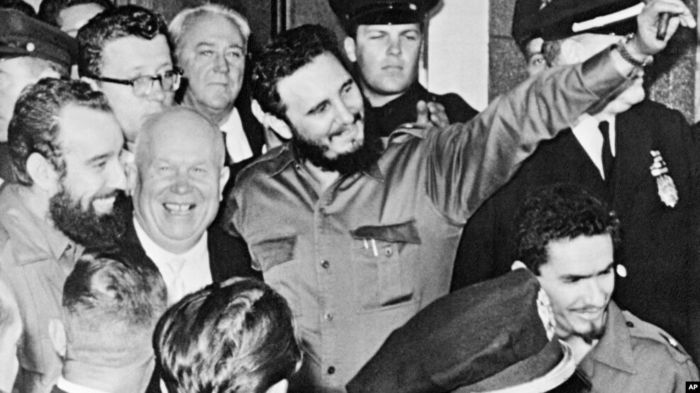 Con el líder soviético, Nikita Khrushchev (junto a Castro), en 1960, antes de la crisis de los misiles.