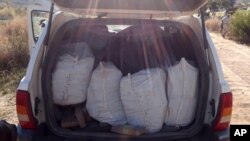 Ma túy chở trong xe SUV bị tịch thu gần
Ensenada, Baja California, Mexico, ảnh do Ủy ban An ninh Quốc gia Mexico công bố ngày 25/1/2018.