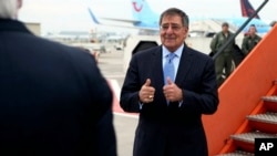 Secretary of Defense Leon Panetta gives a thumbs-up to U.S. Ambassador to the North Atlantic Treaty Organization Ivo Daalder before boarding his aircraft and departing, in Brussels, Belgium, Feb. 22, 2013.