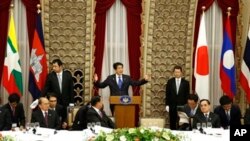 本首相安倍晋三周六(7月4日)与地处湄公河流域的柬埔寨、老挝、缅甸、泰国、越南5国首脑在东京举行了峰会