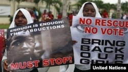 Kelompok yang menamakan diri mereka "Bring Back Our Girls" meneriakkan slogan mereka atas penculikan 273 siswi di Nigeria (Foto: dok).