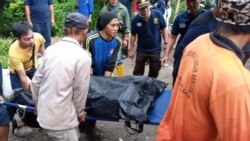 Evakuasi korban kecelakaan bus Sriwijaya di Pagaralam, Sumatera Selatan, Rabu, 25 Desember 2019. (Foto: Basarnas Palembang)