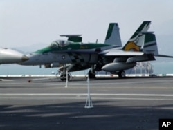 乔治.华盛顿号航空母舰上战机