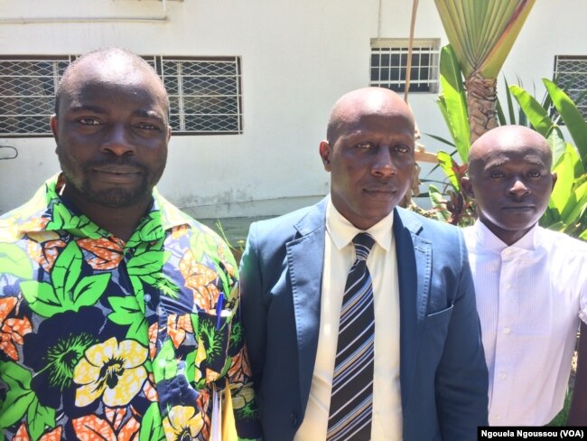 Dr Eric Ndayishimye, Patrick Mataboro et Basile trois réfugies rwandais à Brazzaville, le 27 avril 2017. (VOA/Ngouela Ngoussou)