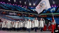 Атлеты из России на церемонии открытия Олимпиады, Южная Корея, Пхёнчхан, 9 февраля 2018