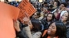 Učenici u Njujorku protestuju zbog oružanog nasilja i u znak solidarnosti sa žrtvama pucnjave u srednjoj školi na Floridi 