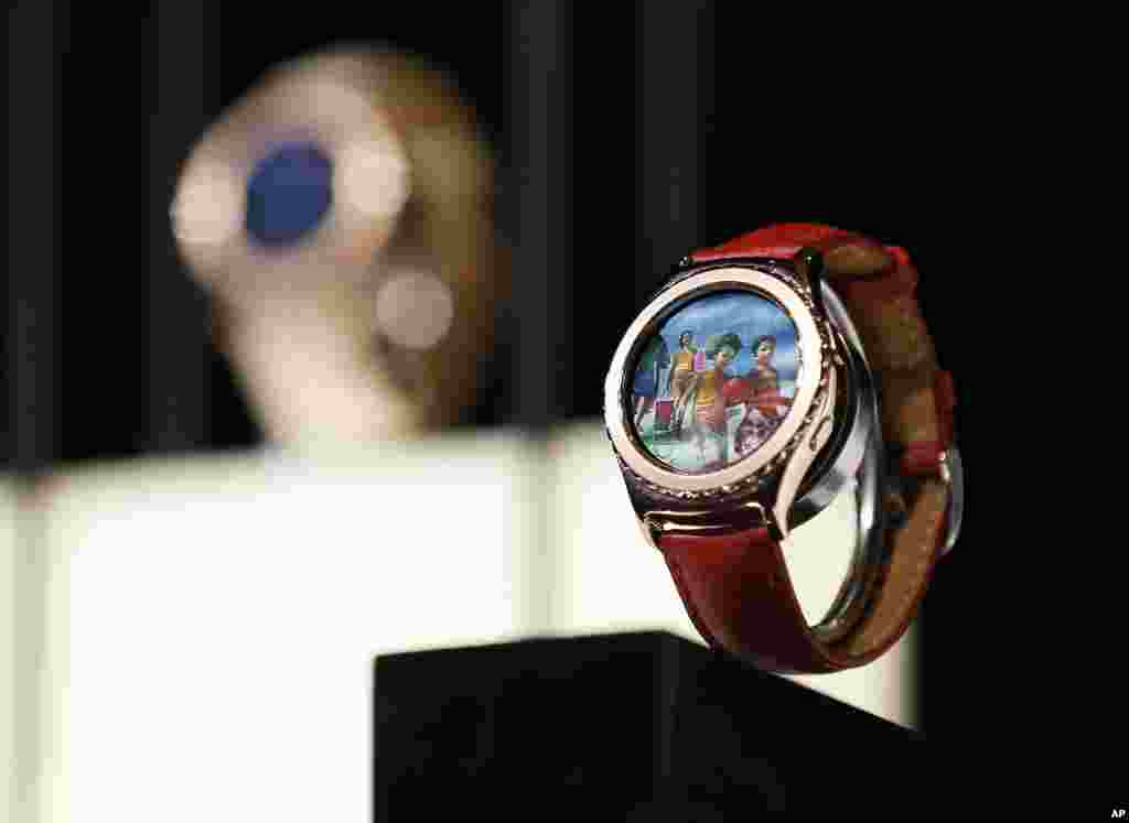 Samsung Gear S2&nbsp; Smart saatı &nbsp;