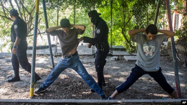 Jóvenes salvadoreños denuncian que la represión solo generará más violencia.