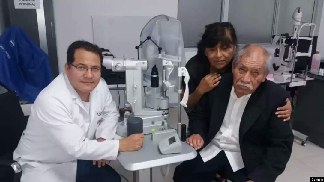 El factor edad es el má común. A mayor edad mayor predisposición para padecer este daño del nervio óptico.