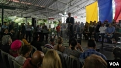 El presidente interino de Venezuela, Juan Guaidó, aseguró que “no podemos hablar que en Bolivia hubo un golpe de estado. Ahí hay un pueblo exigiendo cosas muy similares a las de Venezuela”.
