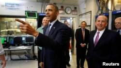 Barack Obama visitó el Laboratorio Nacional de Argonne, en Chicago, desde donde habló sobre energía renovable.