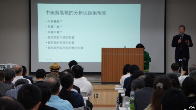日本几个海外中国民运组织周五晚在东京举办的纪念六四事件30周年集会（2019年5月31日，美国之音歌篮拍摄）
