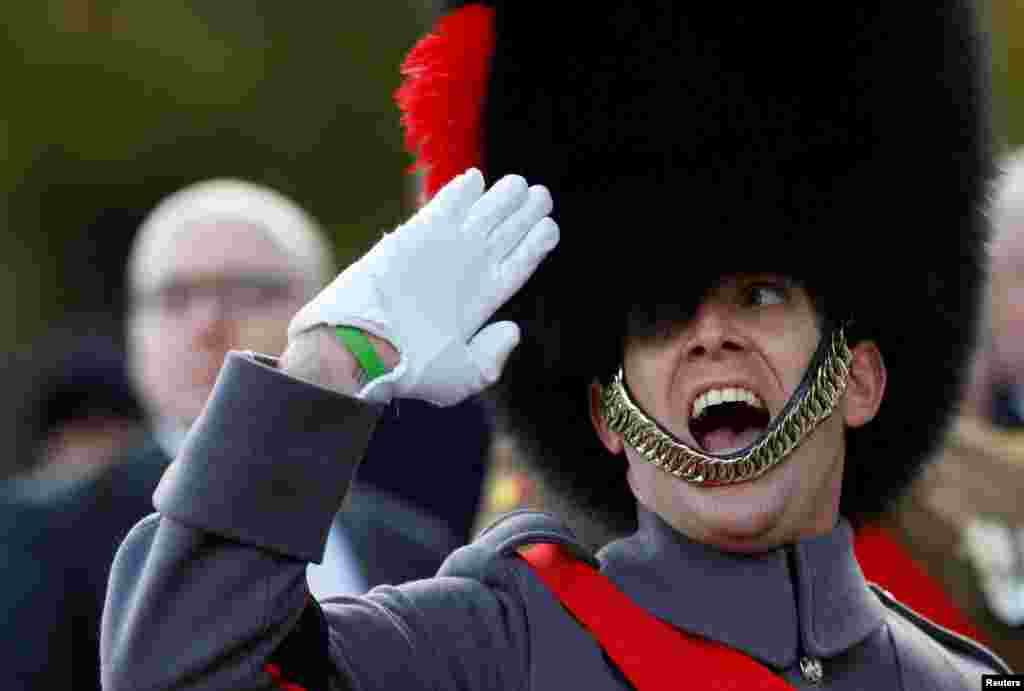 A soldier salutes as he parades past Britain&#39;s Prince Edward during the Remembrance Sunday Cenotaph service in London, Britain.