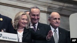 Le sénateur Charles Schumer (au centre) a milité pour l'adoption de la réforme de l'immigration