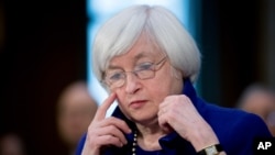 Kepala Bank Sentral Amerika atau Federal Reserve, Janet Yellen mengumumkan kenaikan tingkat suku bunga di Washington, Rabu 15/3 (foto: dok). 