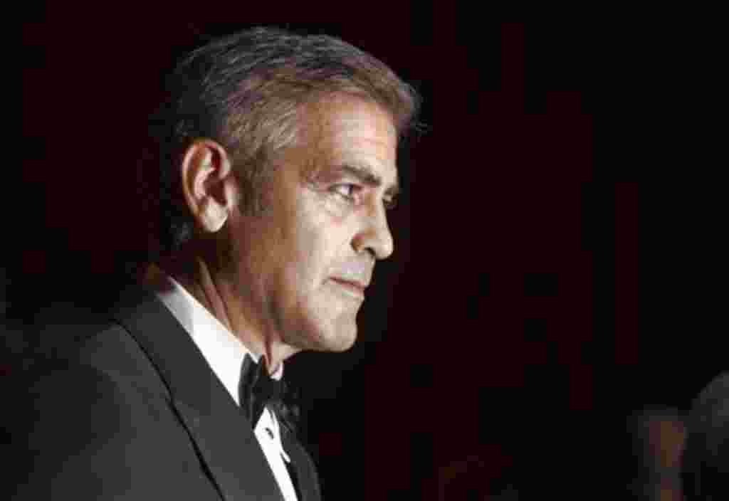 El actor George Clooney llega a la premier de su película 'Los idus de marzo' que abre la edición 68 del Festival de Cine de Venecia en Italia.