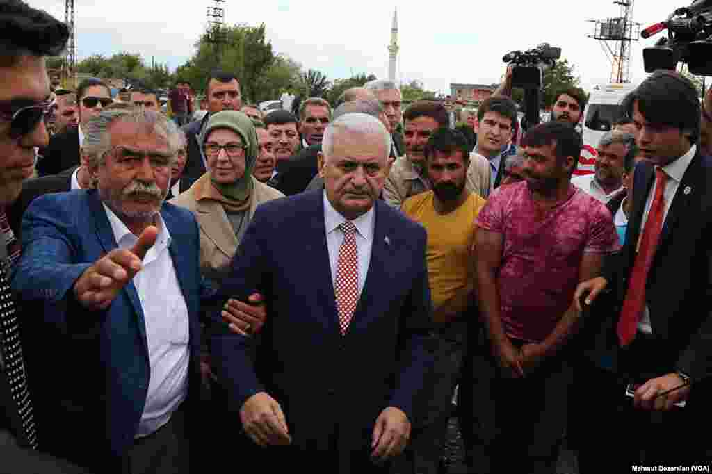 AK Parti’nin yeni genel başkan adayı Binali Yıldırım Diyarbakır'ın Dürümlü mezrasında