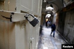 A closed shop is one of many after Palestinian secular and Islamist factions called a general strike to protest U.S. President Donald Trump's announcement that he has recognized Jerusalem as Israel's capital, in Jerusalem's Old City, Dec. 7, 2017.