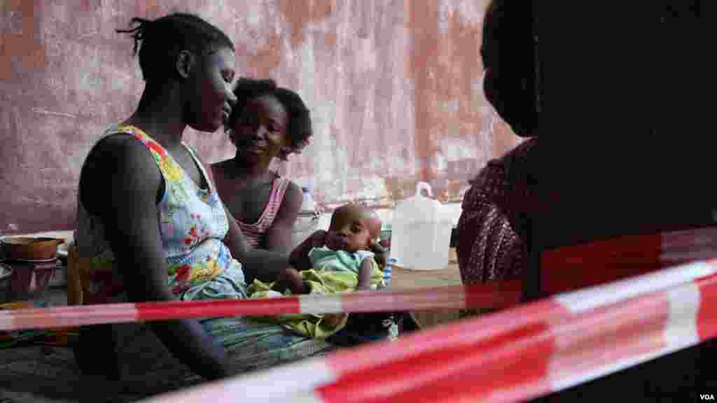 A family squatting at Bossangoa hospital, where over 1000 people have sought refuge from widespread killing, rape and extortion by de facto state forces, Nov. 9, 2013. (Hanna McNeish for VOA)