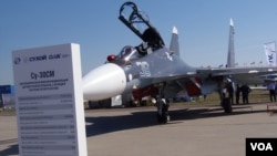 在今年8月的莫斯科航展上俄罗斯首次展出了苏-30SM战机。（美国之音白桦拍摄）