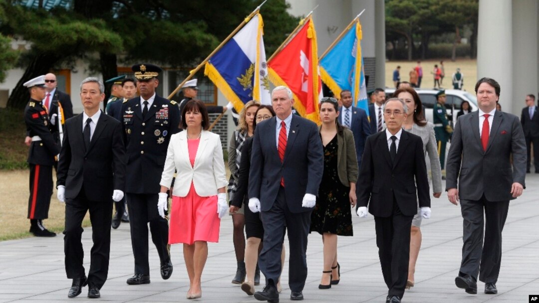 Pence tiene como objetivo en esta visita, reafirmar a sus aliados surcoreanos y japoneses que Estados Unidos dará los pasos apropiados para defenderlos de una posible agresión norcoreana.