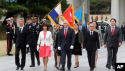 Pence tiene como objetivo en esta visita, reafirmar a sus aliados surcoreanos y japoneses que Estados Unidos dará los pasos apropiados para defenderlos de una posible agresión norcoreana.