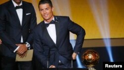 Cristiano Ronaldo de Portugal ganó su tercer Balón de Oro de la FIFA. 