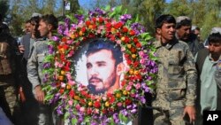 La decisión de demorar los comicios en la provincia de Kandahar se tomó para permitir que los dolientes acudan a los ritos funerarios por el jefe policial, Abdul Raziq, y las otras víctimas del reciente ataque.