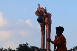 Monumen Bandung Lautan Api di Jawa Barat. (Foto: VOA/Rio Tuasikal)