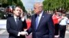 Президент Франції Макрон, порівнявшись у рейтингах з Трампом, їде до Східної Європи