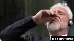 Praljak pije smrtonosni otrov nakon što mu je povrđena kazna od 20 godina zatvora